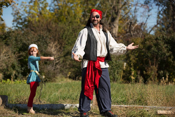 Famille avec Papa et petite fille déguisés en pirates pour le Carnaval